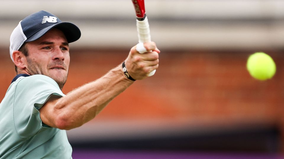 估值随之坍 估值随之坍